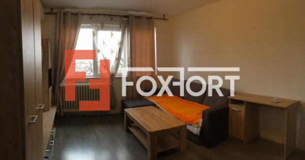 Apartament cu 3 camere, semidecomandat de vanzare, zona Ceta