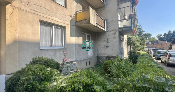 Vand apartament cu 3 camere, decomandat, in Reghin