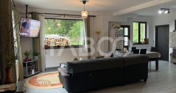 Casa 8 camere 7 bai 284 mp 225mp curte libera in Porumbacu d