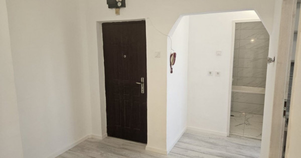 Apartament 2 camere, decomandat, cartier Strand