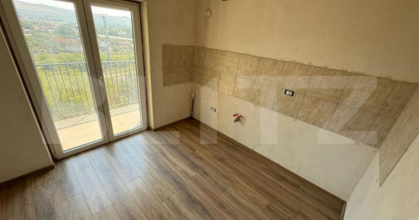 Apartament 3 camere, 80 mp, curte si garaj, Micro