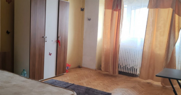 Apartament decomandat cu 3 camere, etaj 7/8, Vaslui zona Tra