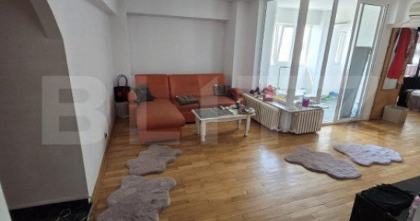 Apartament 3 camere, semidecomandat, zona 8 Mai