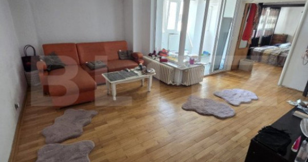 Apartament 3 camere, semidecomandat, zona 8 Mai