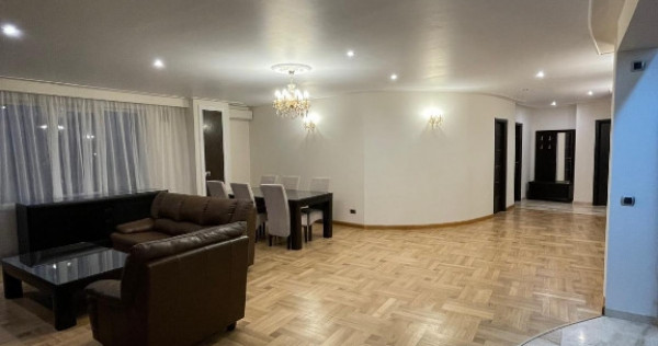 Apartament 3 camere, 2 băi, zona ultracentrala