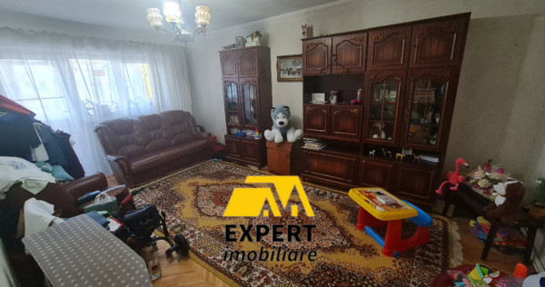 Apartament 3 camere Calea Calarasilor- Ciocarlia, sup 80 mp