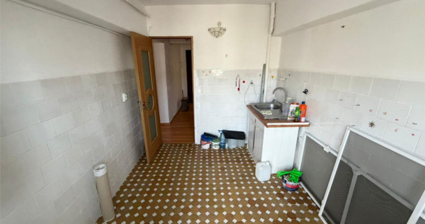 Apartament 4 camere, etaj 4, ultracentral, 1 loc de parcare