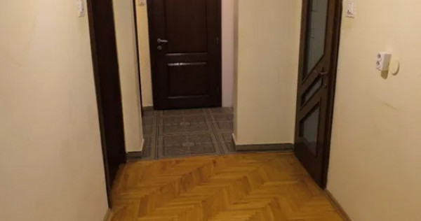 Apartament cu 3 camere edecomandate - Zona George Enescu