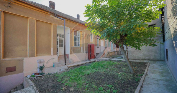 Casă de vânzare cu 15 încăperi, zona Gării, 655 Euro/mp