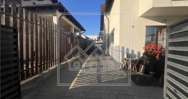 EXCLUSIVITATE - Casa 4 cam, 2 bai, curte, filigorie - C. Arh