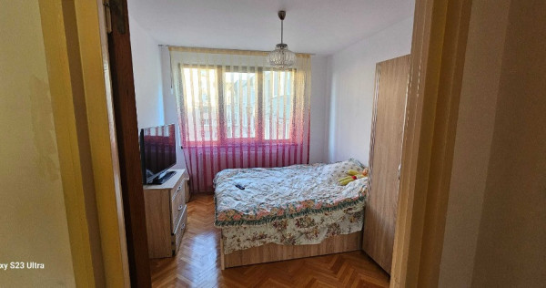 Apartament 3 camere Victoriei,etaj intermediar,loc parcare,130000 E