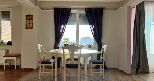 DE VANZARE APARTAMENT CU 3 CAMERE