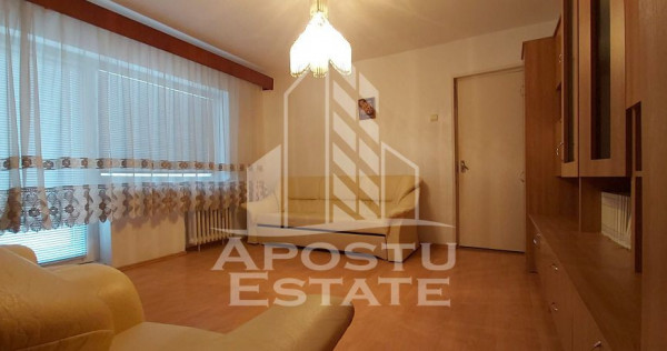 Apartament 2 camere, semidecomandat, zona romanilor