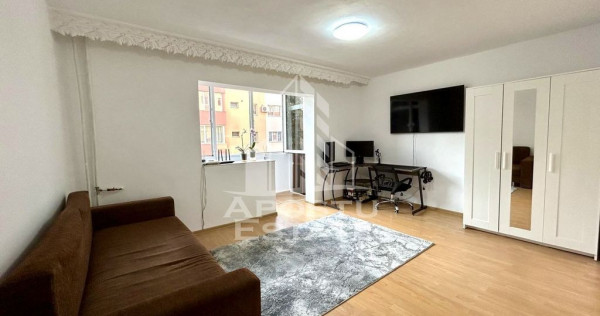 Apartament cu o camera, decomandat, zona Girocului