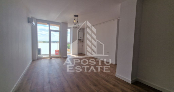 Apartament cu 2 camere si balcon, parcare inclusa, Toront...