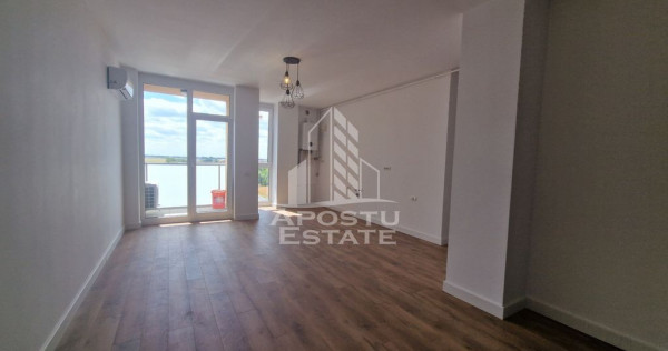 Apartament cu 2 camere si balcon, parcare inclusa, Toront...