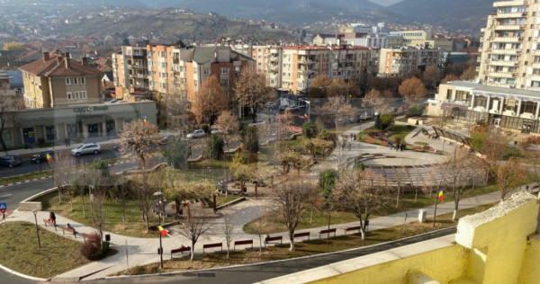 Apartament cu 3 Camere &ndash; Priveliște Panoramică, Bulevard