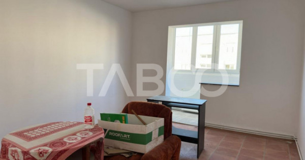 Apartament semidecomandat 2 camere etaj 3 zona Garii Fagaras