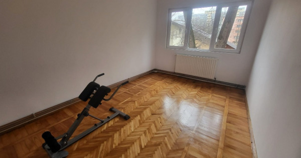 Vanzare apartament 4 camere decomandate, etaj 1, Tatarasi, Iasi