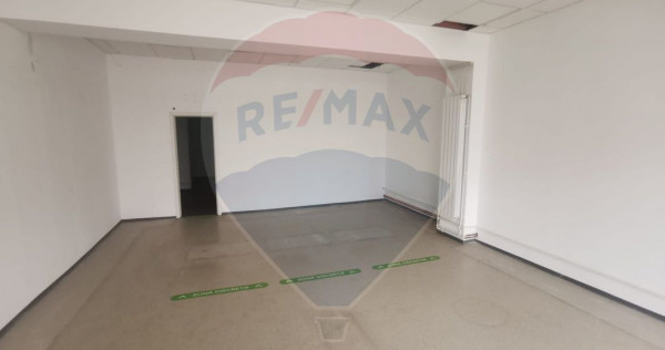 DE ÎNCHIRIAT – Spațiu comercial cu vitrină stradală...