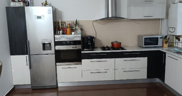 Apartament 3 camere zona Calea Moldovei , parter