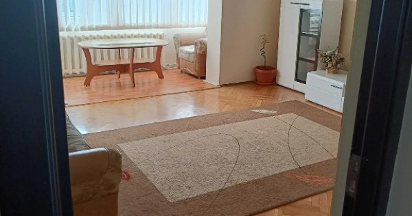 Apartament cu 3 camere, decomandat - zona Judetean