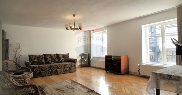 Apartament spațios într-o clădire istorică, zona cent...