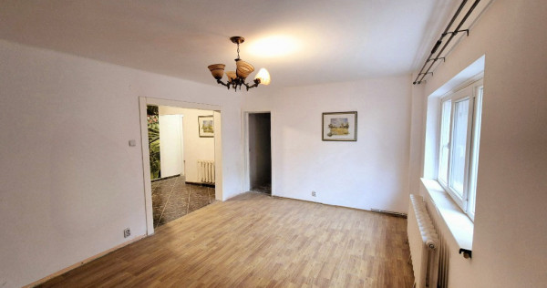 Apartament spatios cu 3 camere