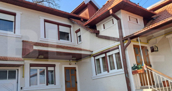 Casă de vanzare, cu 6 camere, 200 mp, zona centrala-Dej