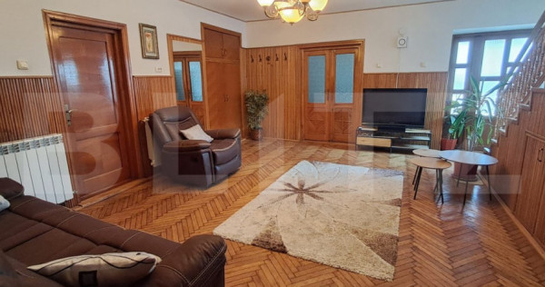 Casă de vanzare, cu 6 camere, 200 mp, zona centrala-Dej