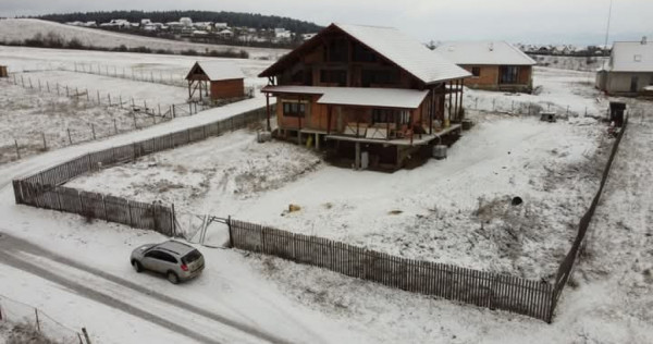 De vânzare un imobil la rosu în Sfântu Gheorghe