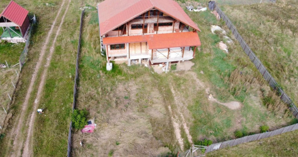 De v&acirc;nzare un imobil la rosu &icirc;n Sf&acirc;ntu Gheorghe