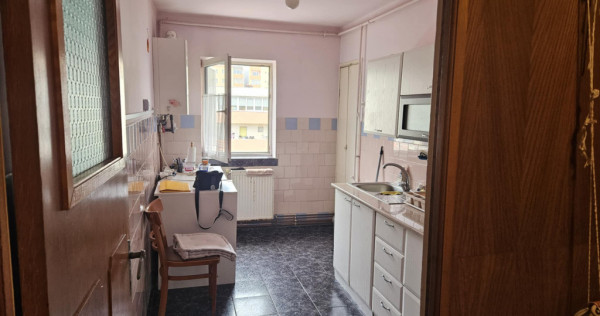 Apartament de 3 camere zona ASTRA,str Muncitorilor