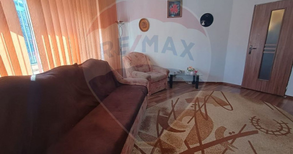 Apartament cu 2 camere decomandat zona 300