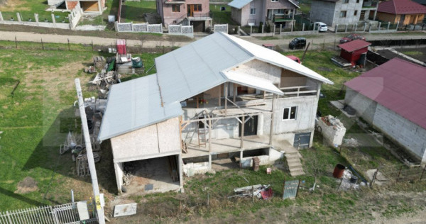 Casa cu 4 camere, 105 mp utili, cu garaj si 500 mp teren, zo