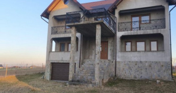 Casa finisata, teren 2500mp, Marginea