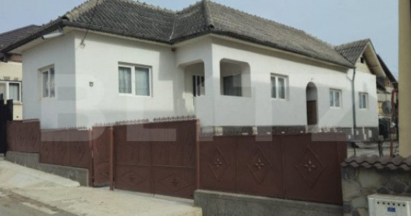 Casa de vânzare 120 mp, renovată și extinsă, zona Bucium