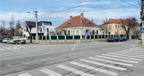 Casa individuala 4 camere decomandate 1000 mp teren zona Blv