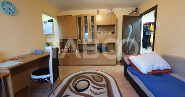 Apartament de vanzare 2 camere semidecomandat zona 13 Decemb