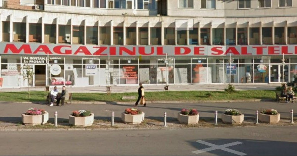 Spatiu stradal1800 mp parter + mazanin