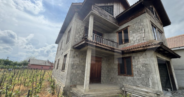 Casă la roșu Filiași, 232 mp, teren generos 1842 mp, inve