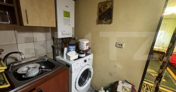 Casa de vanzare, cu 3 camere, 74 mp utili, zona Lucian Blaga