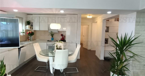 Apartament de 4 camere si curte/ Domnesti