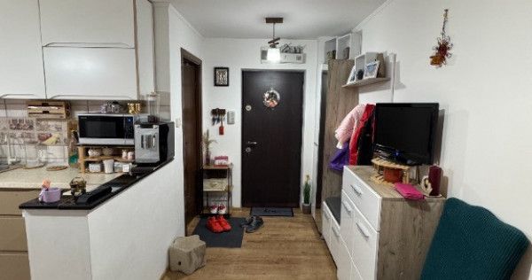 Vand apartament cu 3 camere decomandat