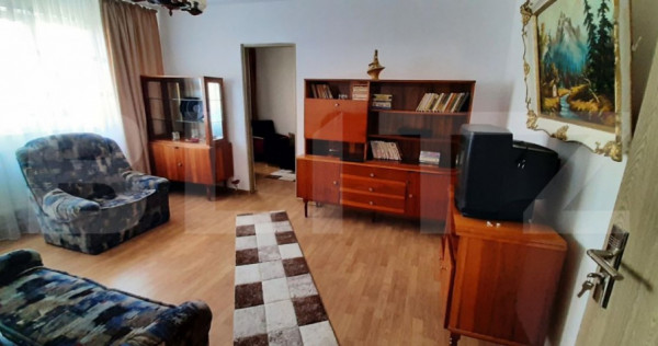 Apartament de vanzare, cu 3 camere, 56 mp, zona Micro 5