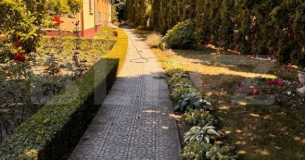 Vila de vanzare, cu 11 camere, 550 mp, zona Bariera V&acirc;lcii