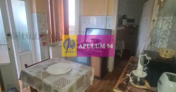 Apartament cu 3 camere de vânzare în Câmpina