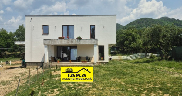 Str. Corbului, casa P+1, 30 ari teren