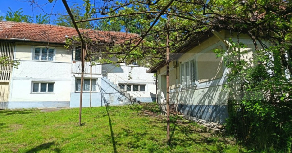 Casa de vanzare, cu 4 camere, 171 mp, zona exterior nord