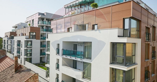 Birou modern 151 mp &icirc;n Arad Plaza, 2 locuri de parcare